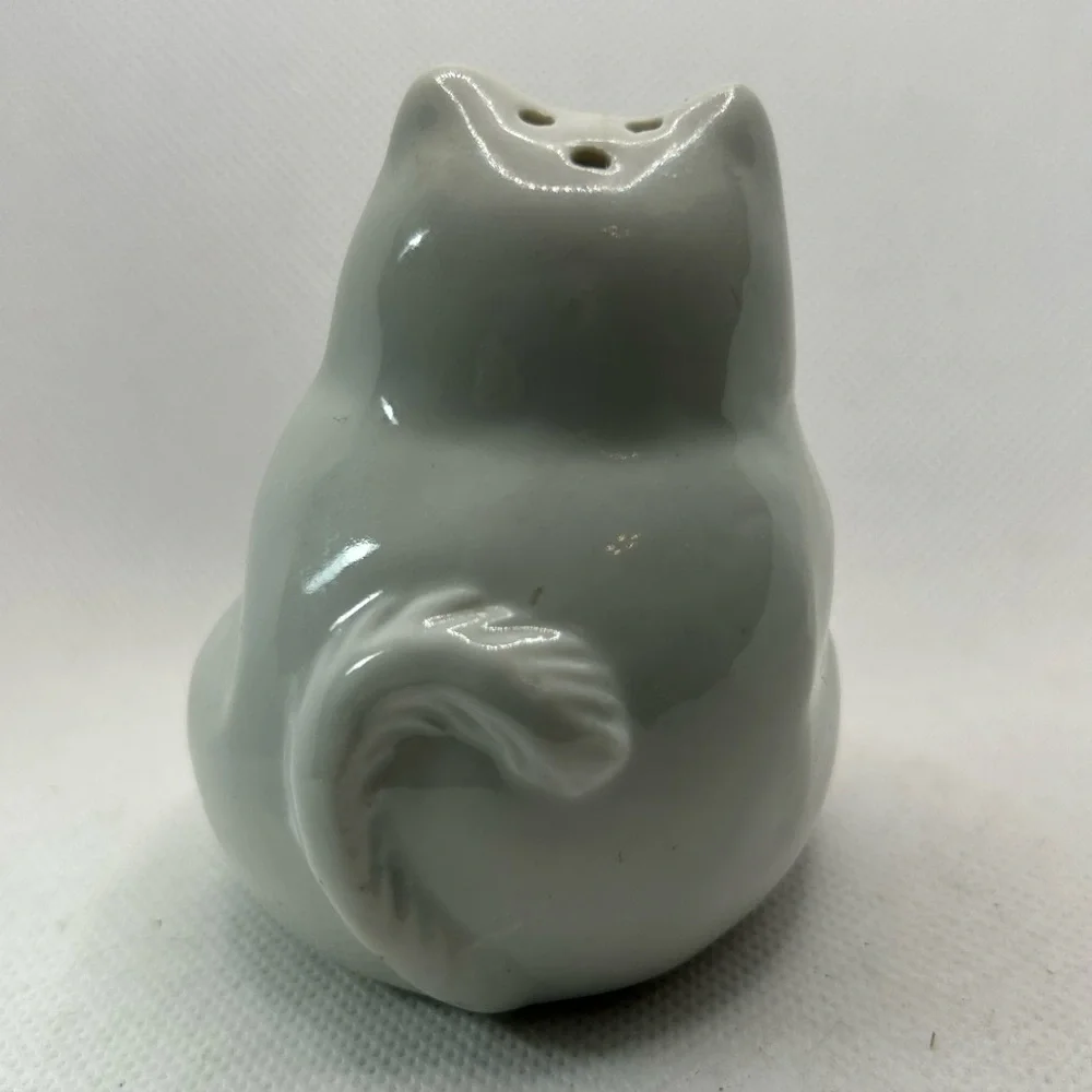 Vintage Salt and Pepper Shakers Ceramic Cat Figurines Fish White Tan